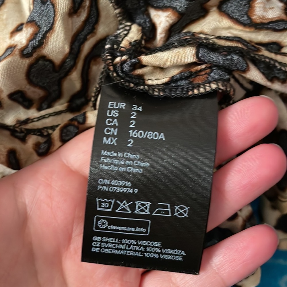 New condition H&M cheetah wrap top - Picture 4 of 5
